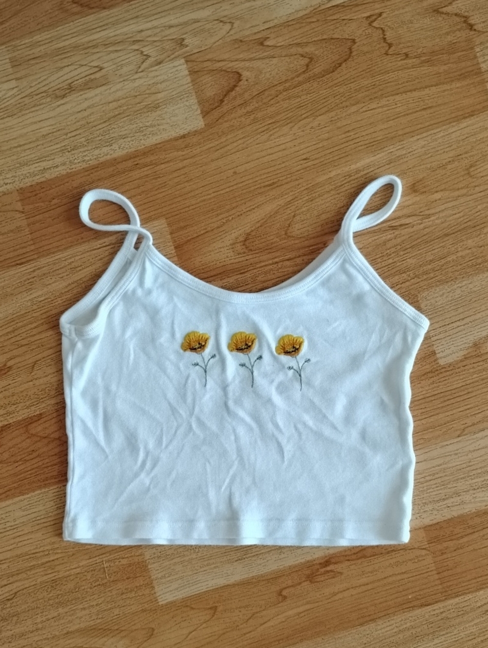 Girls' White Floral Embroidered Cropped Tank Top - Yellow Flower Detail